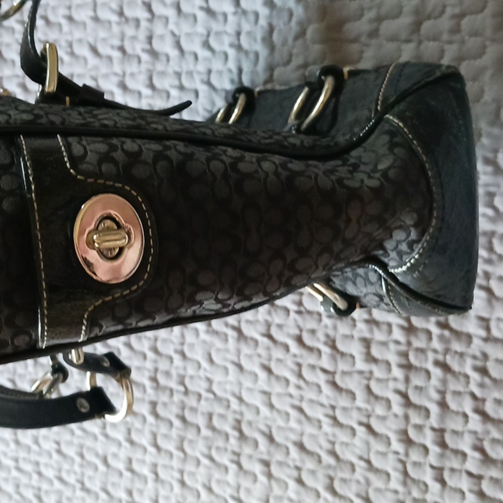 Coach bag, medium size. Great condition. Beautiful! - Picture 4 of 8